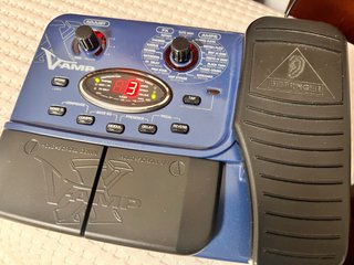 Pedal Behringer V-Amp Guitarra