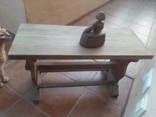 Banqueta o mesita  auxiliar rústica madera maciza.