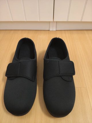 Zapatos ortopédicos negros con velcro
