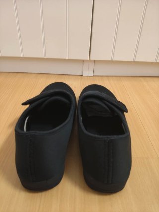 Zapatos ortopédicos negros con velcro