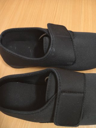 Zapatos ortopédicos negros con velcro