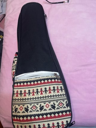 Ukelele con funda, pua y sintonizador
