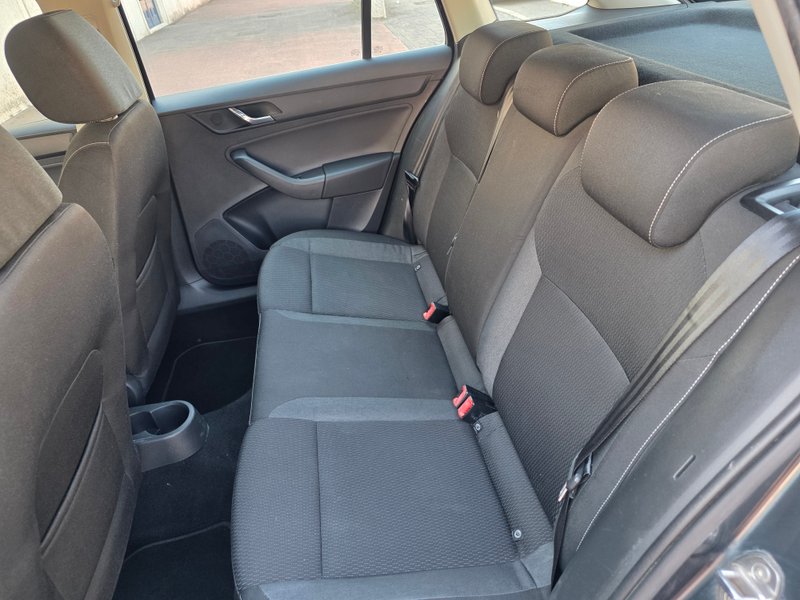 Škoda Rapid 1.2 TSI Active 2016, foto 16