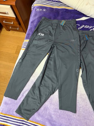 2 PANTALONES DEPORTIVOS JAKO