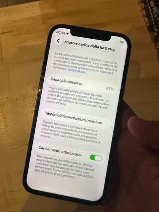 iPhone 12 Blu 81% Batteria