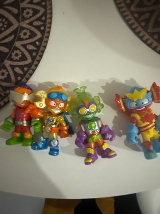 Muñecos Super Things