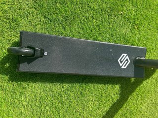 Scooter Striker Gravis Talla L