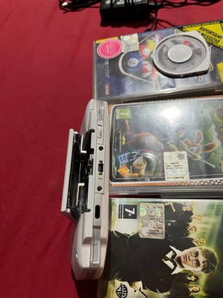 Playstation Portable Bianca + 5 Giochi