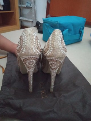 Zapatos de fiesta tacón alto dorados/ perla t.36