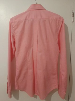 Camisa de vestir rosa con microestampado