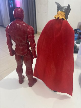 Figuras Iron Man y Thor
