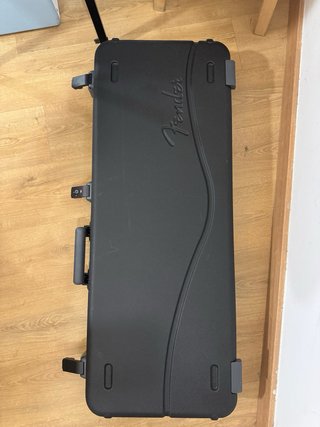 American Ultra Stratocaster HSS 2023.Case opcional