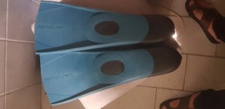 Aletas de buceo azules