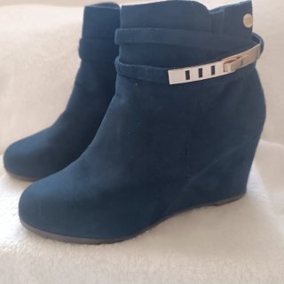 Botines de cuña azul