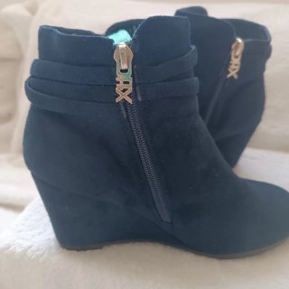 Botines de cuña azul