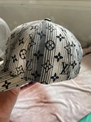 Gorro Louis Vuitton Monogram Gris Negro