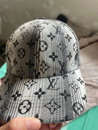 Gorro Louis Vuitton Monogram Gris Negro