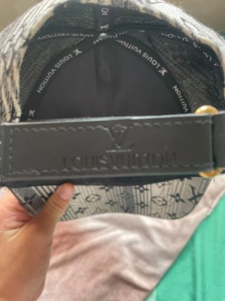 Gorro Louis Vuitton Monogram Gris Negro