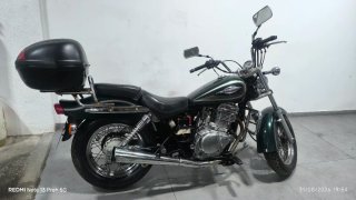 Suzuki Marauder 250 con maleta
