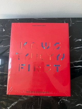 Libro KAWS TOKYO FIRST - Catálogo Exposición