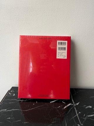 Libro KAWS TOKYO FIRST - Catálogo Exposición
