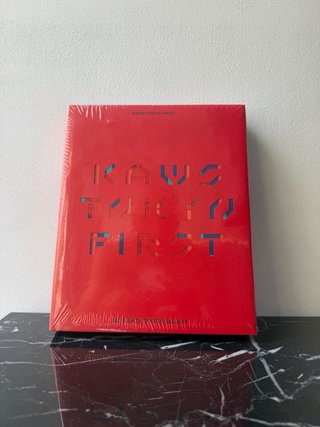 Libro KAWS TOKYO FIRST - Catálogo Exposición