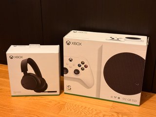 Xbox Series S 512GB + Auriculares + 2 Mandos