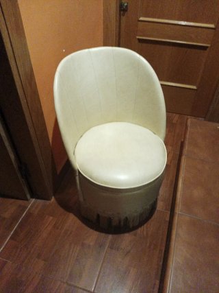Butaca Beige Cuero Sintético