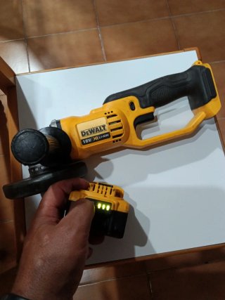 AMOLADORA RADIAL DEWALT DCG412