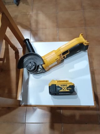 AMOLADORA RADIAL DEWALT DCG412