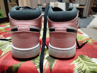 Zapatillas Jordan Air 1 Mid Rosa y Blanco