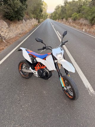 KTM 690 SMC R Supermotard Blanca