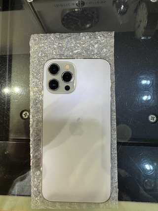 iPhone 12 Pro Max Plata con su caja y cargador oor