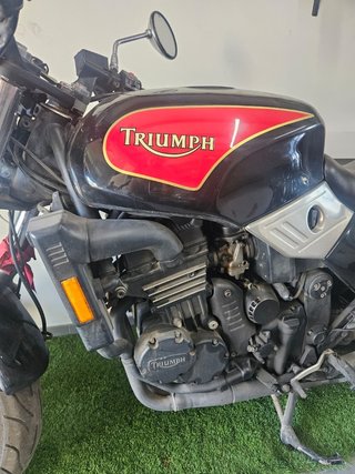 Triumph Trident 900