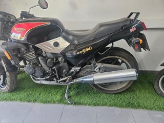Triumph Trident 900