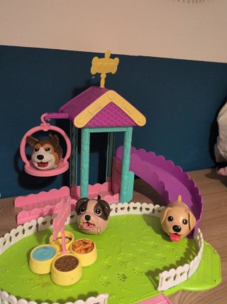 Casita de mascotas con accesorios