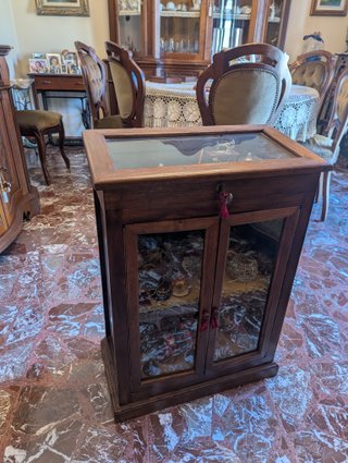 Vetrinetta in legno massello con ante in vetro