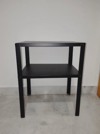 Mesita auxiliar negra de metal