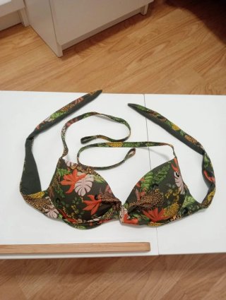 Top bikini estampado selva