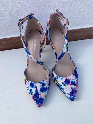 Zapatos Kurt Geiger tacón aguja estampado floral