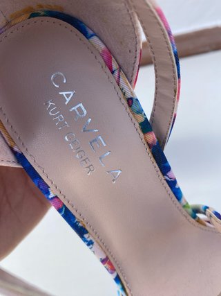 Zapatos Kurt Geiger tacón aguja estampado floral