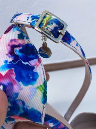 Zapatos Kurt Geiger tacón aguja estampado floral