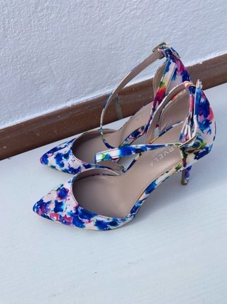 Zapatos Kurt Geiger tacón aguja estampado floral