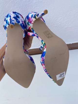 Zapatos Kurt Geiger tacón aguja estampado floral