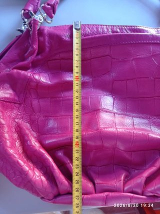 Bolso rosa efecto piel cocodrilo