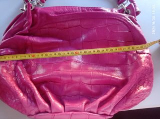 Bolso rosa efecto piel cocodrilo