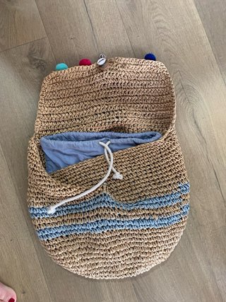 Mochila Zara pompones y conchas