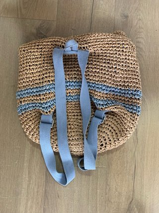 Mochila Zara pompones y conchas