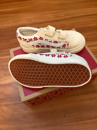 Zapatillas Vans bordadas flores rojas