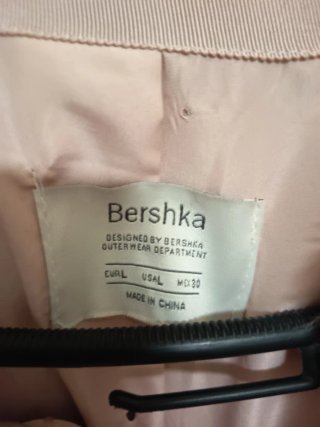 Abrigo pelo Bershka rosa talla única